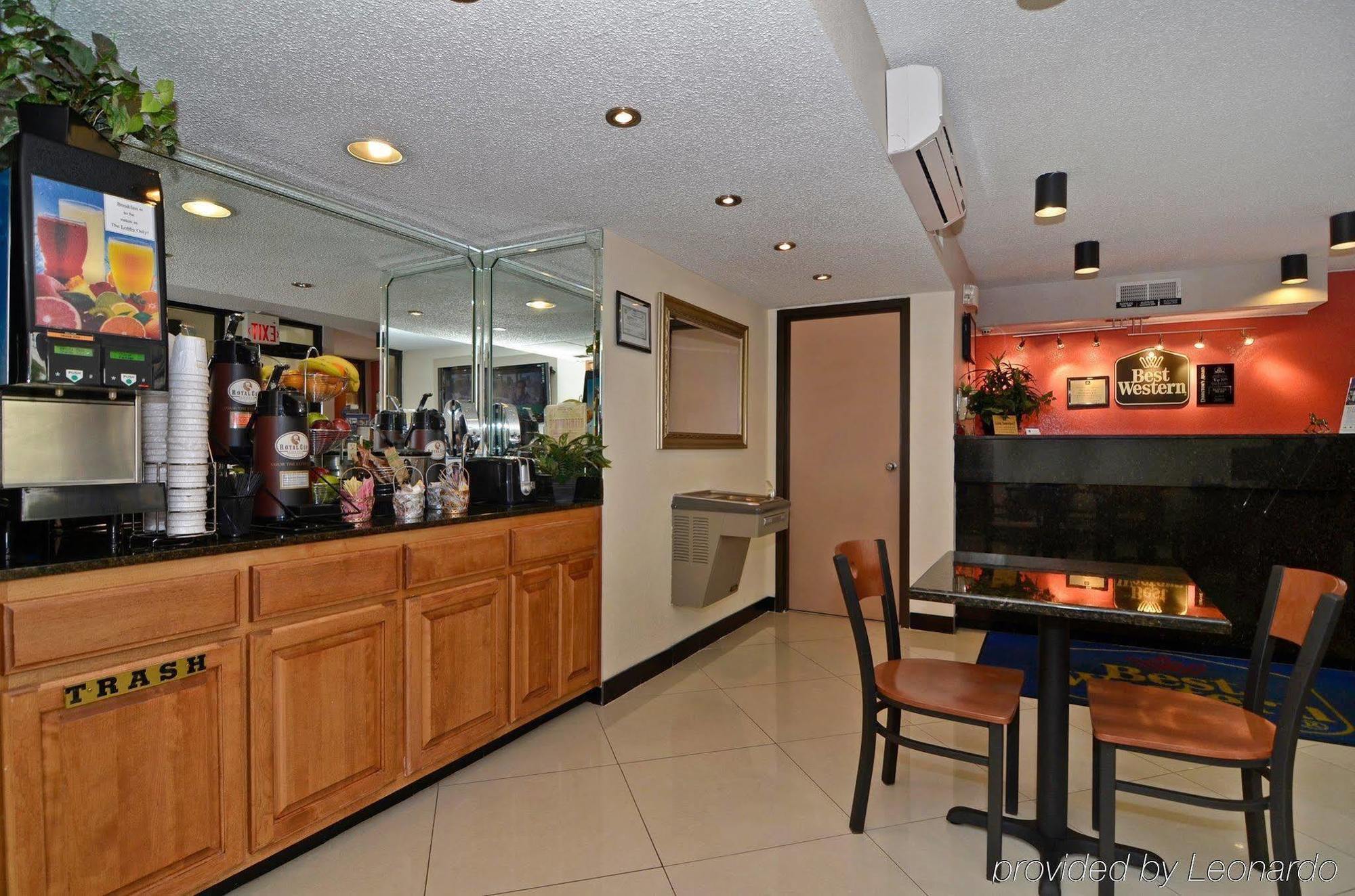 Econo Lodge Inn & Suites Memphis Restaurant foto